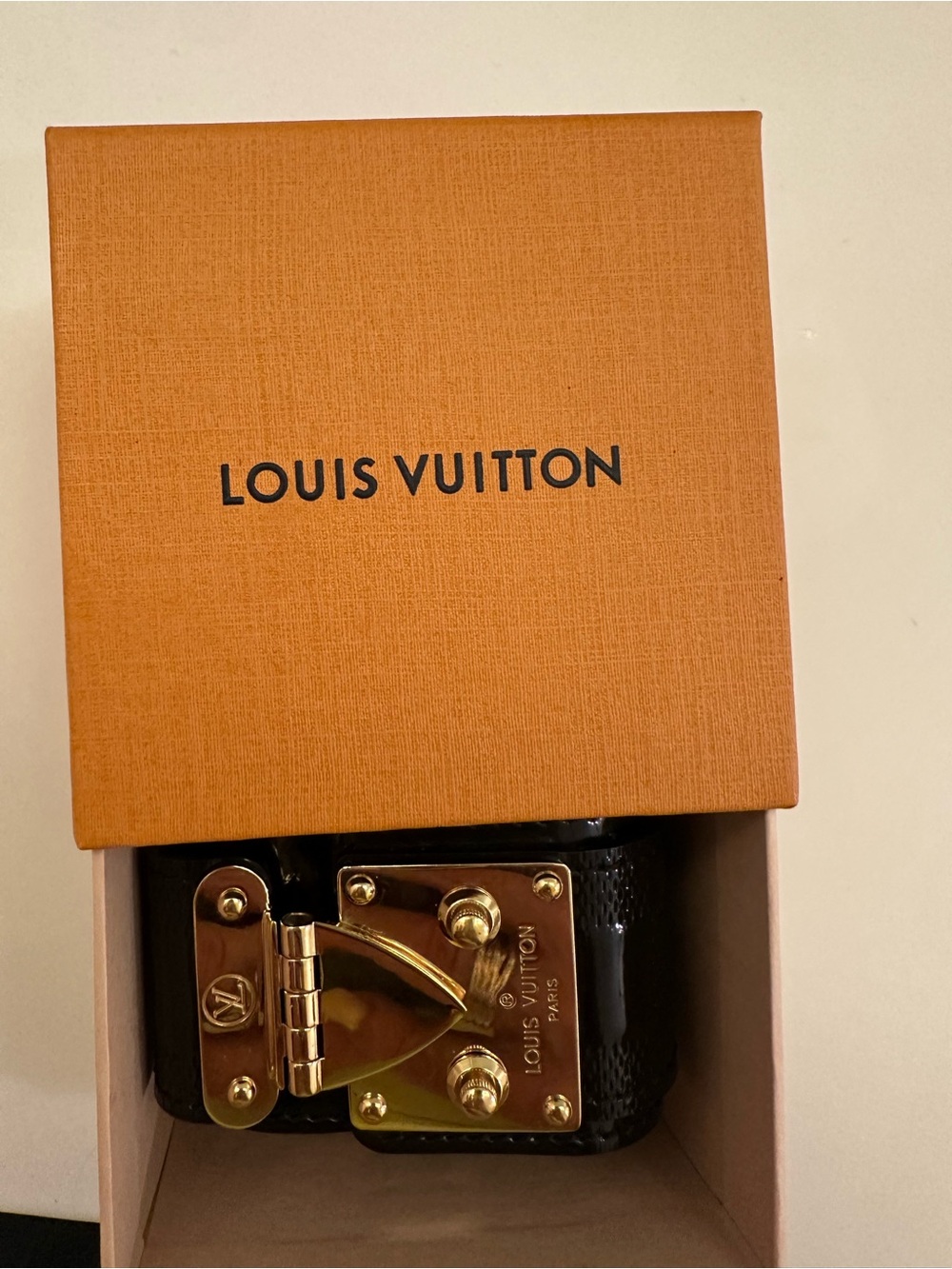 Louis Vuitton Authentic Black leather Cuff double bracelet 😍☃️💛